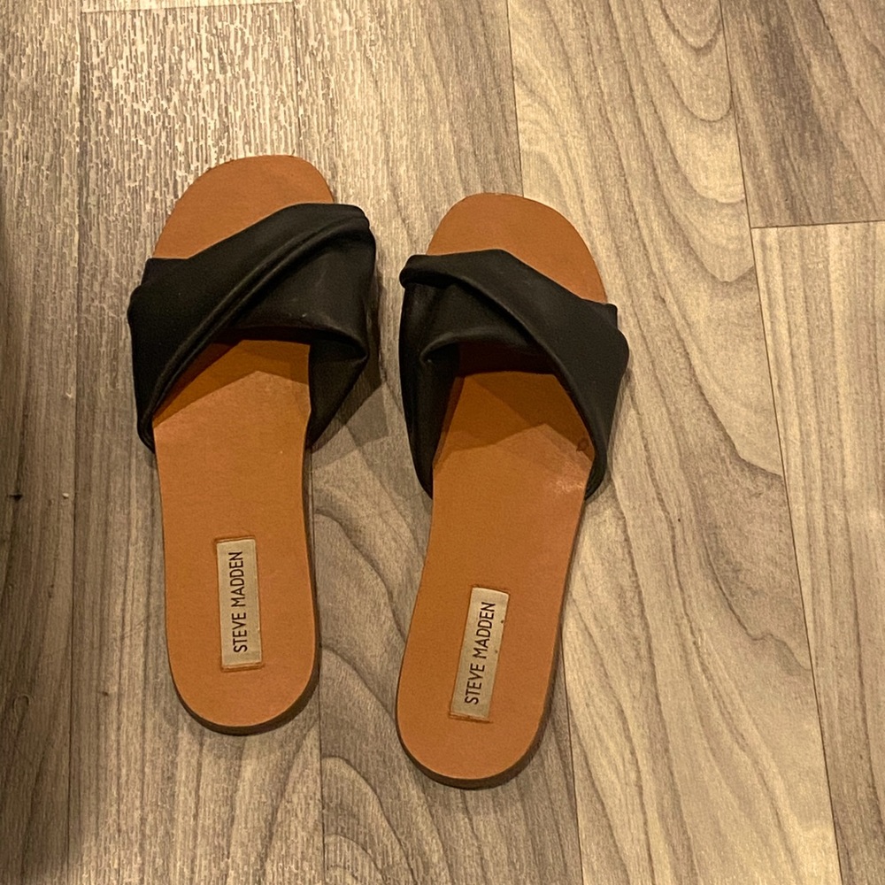 Woman’s Steve Madden sandals size 8.5